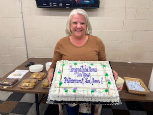 leann-with-cake